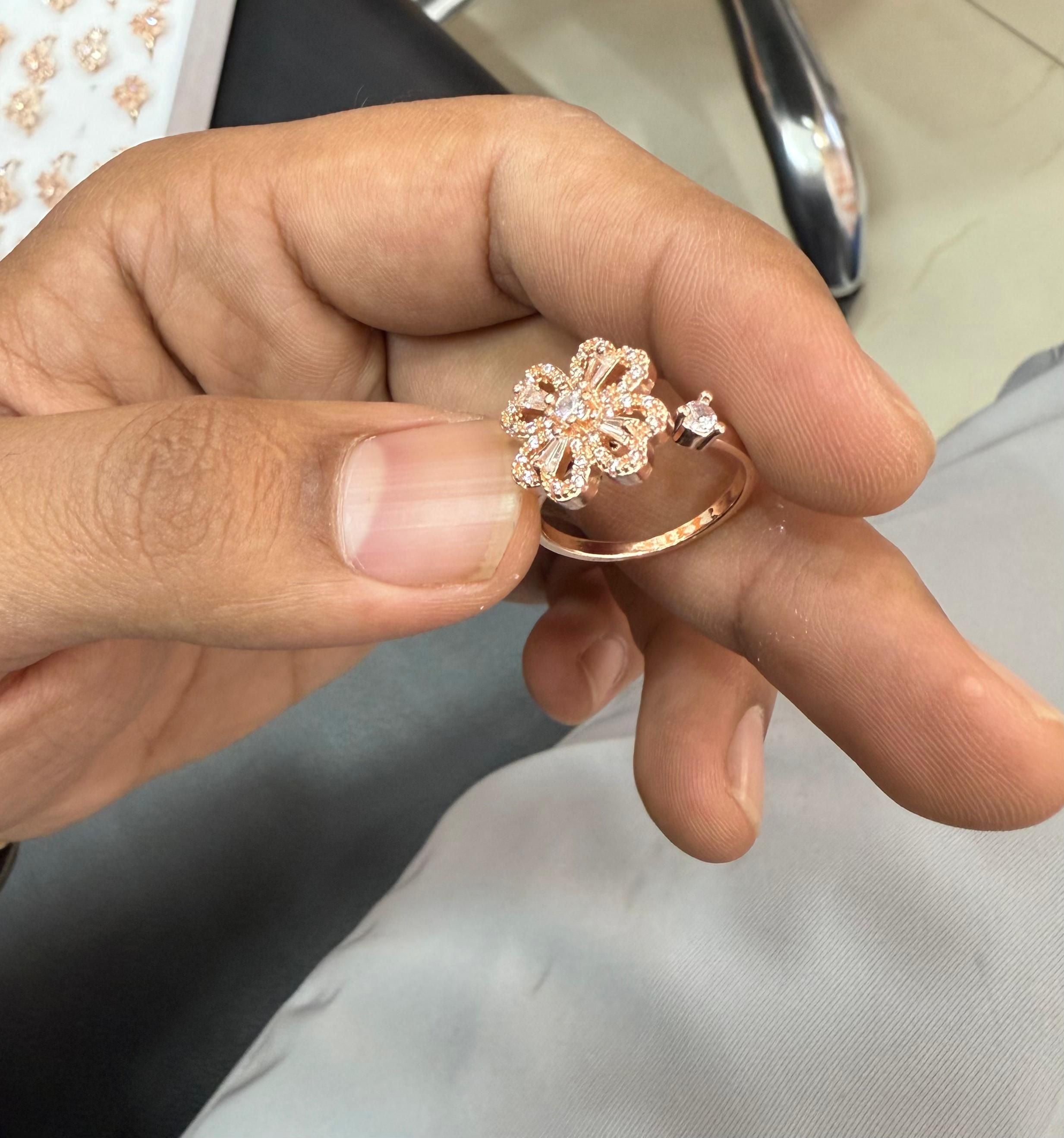 Four-Leaf Clover Spinning Gold Ring for Women